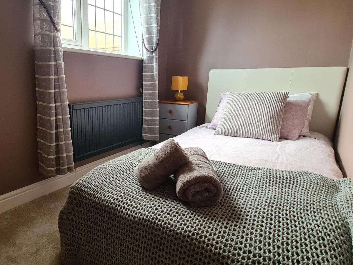 Spacious, 5 Bed House For 9 In 切斯特 外观 照片