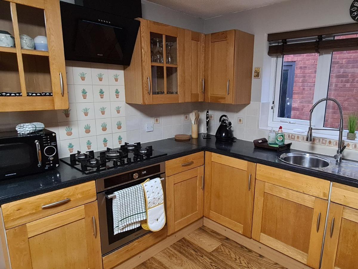 Spacious, 5 Bed House For 9 In 切斯特 外观 照片